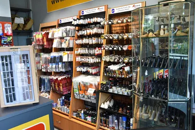 MAJSTER BUT Kupiec Poznański DORABIANIE KLUCZY Szewc ZEGARMISTRZ Naprawa obuwia